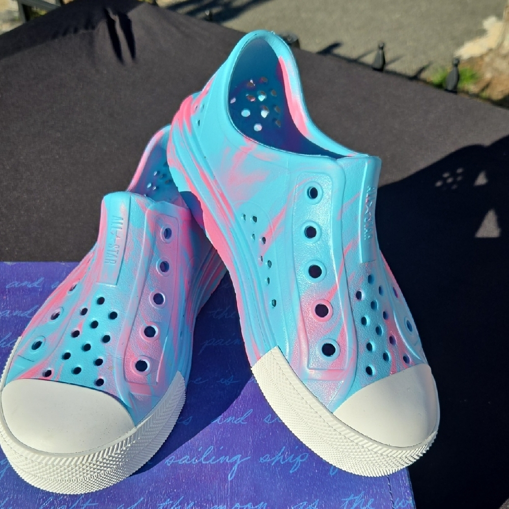 Vibrant Kids Water Shoes - Blue and Pink